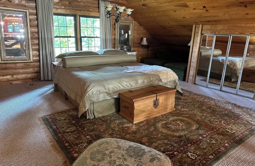 Millersburg Cabina | Grand Log Cabin in the Woods 3BR 2BA