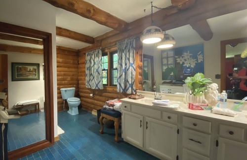 Millersburg Cabina | Grand Log Cabin in the Woods 3BR 2BA