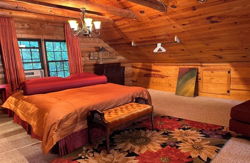 Millersburg Cabina | Grand Log Cabin in the Woods 3BR 2BA