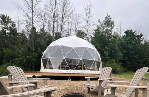 Miller Lake Casa | Grand Luxe Geodome Glamping with 2 Queen beds East