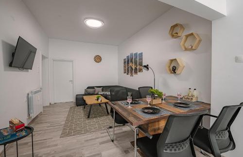 Sofia City Center Apartamento | Grand Luxury Condo by NDK and National Stadium with Free Security Parking