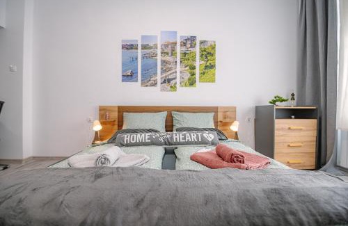 Sofia City Center Apartamento | Grand Luxury Condo by NDK and National Stadium with Free Security Parking