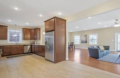 Falls Church Casa | Grand Luxury | Hot Tub | Boutique | 4 bedrooms