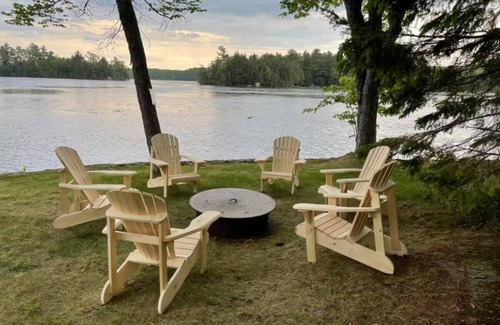 Bobcaygeon Cabaña | Grand Maison in Bobcaygeon - 5 bedroom 3 bath Luxurious Waterfront Cottage