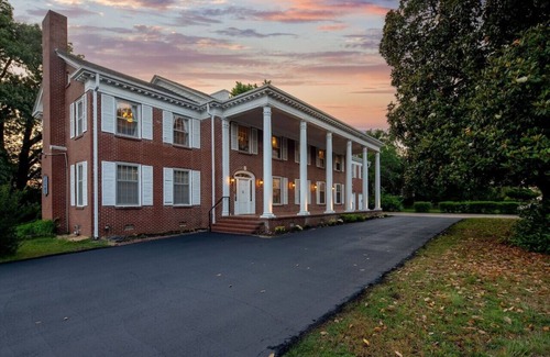 Fort Smith Apartamento | Royal Crown suite with a king size bed/Gameroom/Coffee bars/Huge tub/Grand Colonial