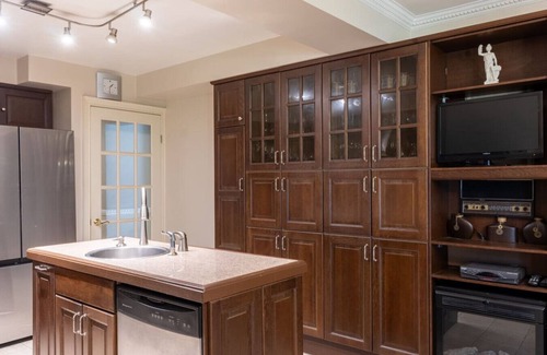Mississauga Casa | Grand Mansion with Private Bar