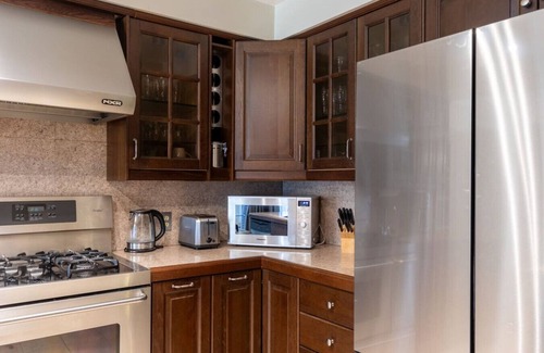 Mississauga Casa | Grand Mansion with Private Bar
