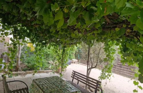 Gard Rhodanien Casa | Grand mas provençal 4 chambres, dortoir 7 pers, idéal familles groupes, fraîcheur d'été