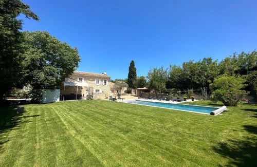 Cavaillon Casa | Grand Mas Provençal rénové avec piscine-plage