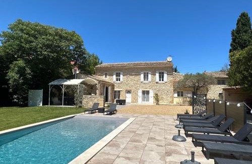 Cavaillon Casa | Grand Mas Provençal rénové avec piscine-plage