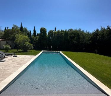 Cavaillon Casa | Grand Mas Provençal rénové avec piscine-plage