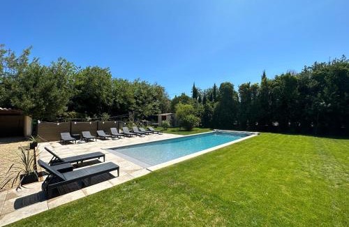 Cavaillon Casa | Grand Mas Provençal rénové avec piscine-plage