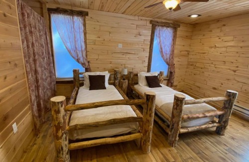 Cedaredge Cabina | Grand Mesa Hideaway – Cedaredge Lodge’s "Crown Jewel"