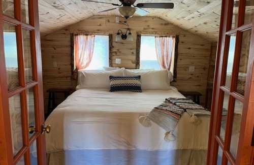 Cedaredge Cabina | Grand Mesa Hideaway – Cedaredge Lodge’s "Crown Jewel"