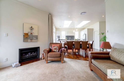 Mount Eden Casa | Grand Mount Eden Villa