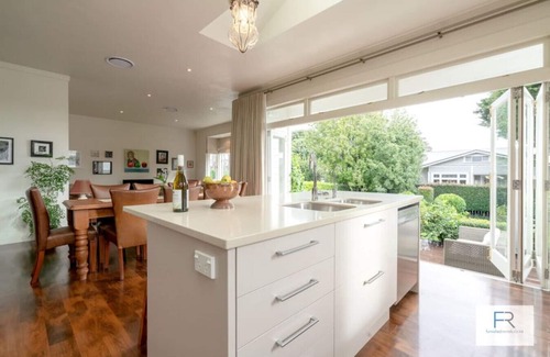 Mount Eden Casa | Grand Mount Eden Villa