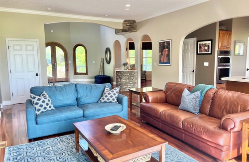 Hendersonville Casa | Grand Mountain Getaway near Dupont~Hendersonville, NC