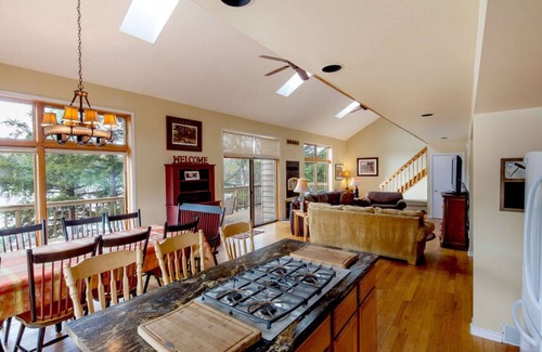 Seguin Cabina | Grand Muskokan Cottage - Maximum 14 guests