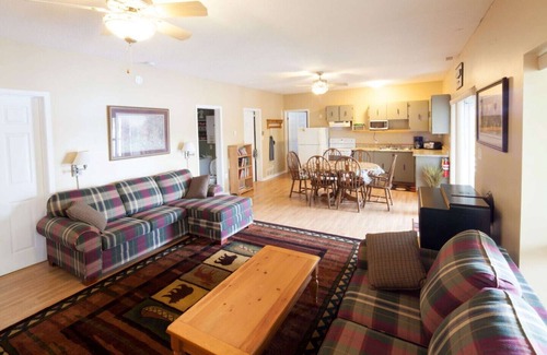 Seguin Cabina | Grand Muskokan Cottage - Maximum 14 guests