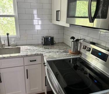 Tampa Heights Apartamento | Grand Oaks Retreat in the Heights