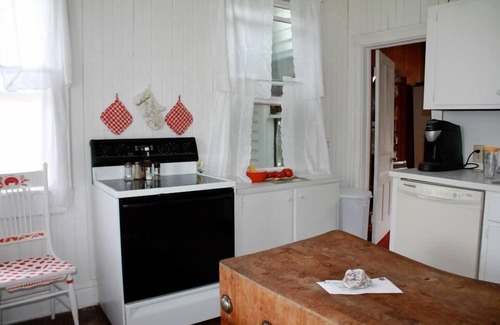 Oden Casa | Grand Old Lakefront Cottage