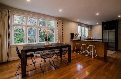 Merivale Villa | Grand Old Mansion - Sleeps 12
