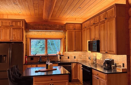 Blakeslee Cabina | Grand opening, Lakefront. Log Cabin, steam room, sauna, karaoke, pool table bar