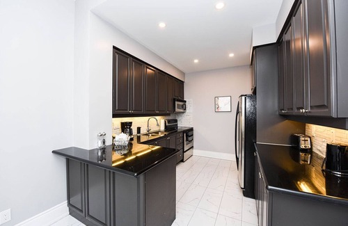 Downtown Mississauga Apartamento | Grand Penthouse - 2BR & 2BTH Walk-in distance to Square One Mall