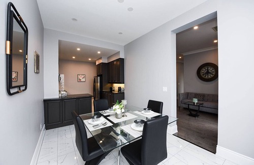 Downtown Mississauga Apartamento | Grand Penthouse - 2BR & 2BTH Walk-in distance to Square One Mall
