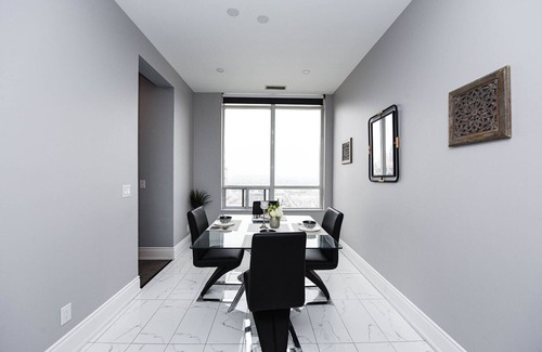 Downtown Mississauga Apartamento | Grand Penthouse - 2BR & 2BTH Walk-in distance to Square One Mall