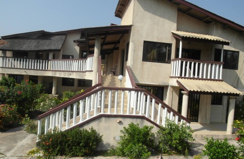 Grand Popo Casa | Grand Popo (Benin): Casa de carácter con jardín, piscina y vistas panorámicas
