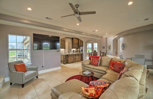 Iowa Colony Casa | Grand Rosharon Estate on 10 Acres of Farmland