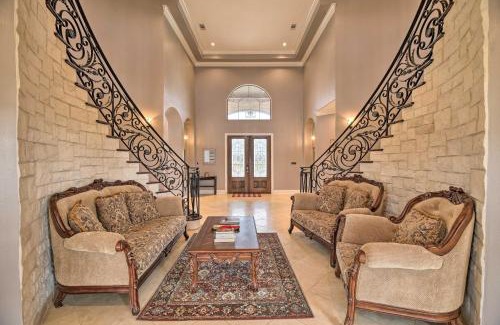 Iowa Colony Casa | Grand Rosharon Estate on 10 Acres of Farmland