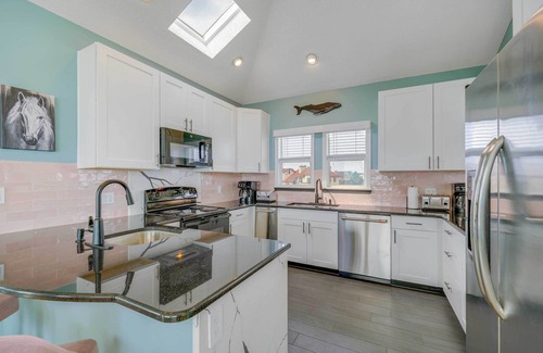 Ocean Hill Casa | Grand Seaside Escape w/ Direct Beach Access!
