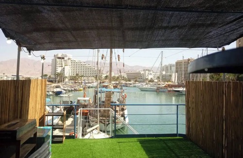 Negev Desert Alquiler De Eote | Grand SeaSuite Duplex Suite on the Water + Attached Car