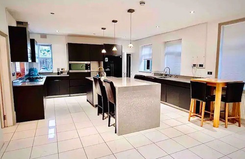 South Acton Apartamento | Grand, Spacious 3bed 2bath with Garden and Hot Tub