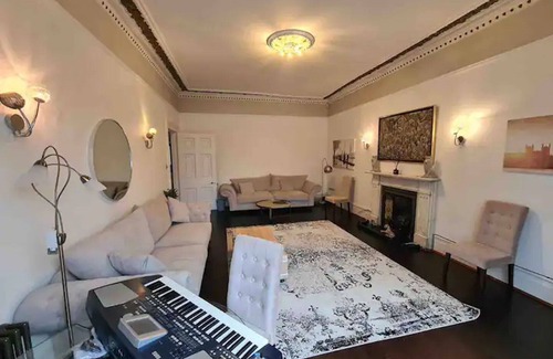 South Acton Apartamento | Grand, Spacious 3bed 2bath with Garden and Hot Tub
