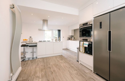 Solihull Casa | ★Grand & Spectacular 5-bed sleeps 14- centre of Solihull, NEC,JLR, Resorts World