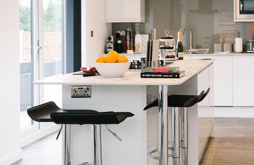 Solihull Casa | ★Grand & Spectacular 5-bed sleeps 14- centre of Solihull, NEC,JLR, Resorts World