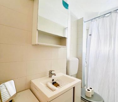 La Madeleine Apartamento | Grand studio dans villa - Emplacement unique - Proche mer - Clim - Grande Terrasse