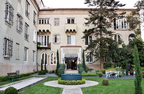 Wilshire Montana Casa | Grand Studio Residence King at Palihouse Santa Monica, Near Beach Green!