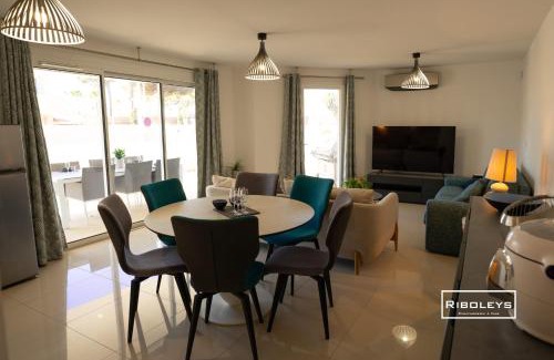 Vias Apartamento | Grand T3 neuf climatisé avec WIFI à 100m de la mer