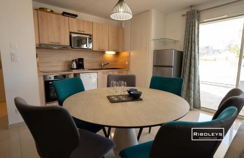Vias Apartamento | Grand T3 neuf climatisé avec WIFI à 100m de la mer