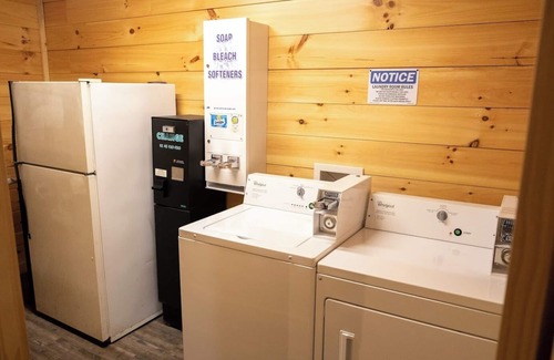 Scio Cabina | Grand Teton/Lakeview 4-6 Person Midsize Cabin
