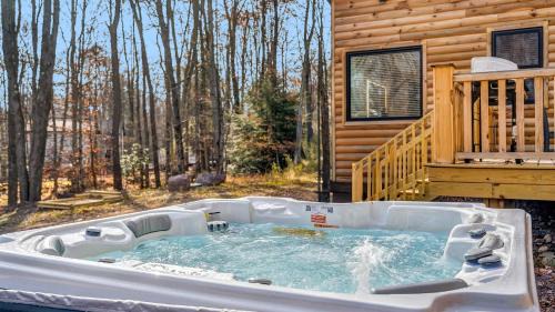 White Haven Casa | Grand Timber by AvantStay Indoor Pool Sports Court Game Room More