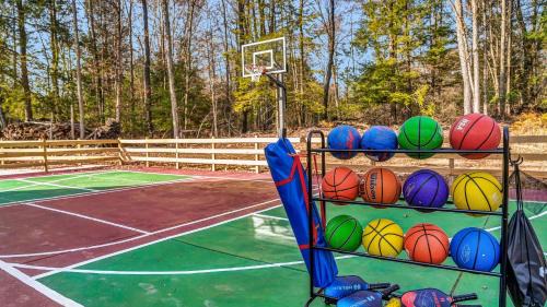White Haven Casa | Grand Timber by AvantStay Indoor Pool Sports Court Game Room More