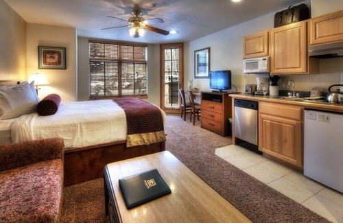 Breckenridge Hotel | Grand Timber Lodge Ski In Studio w/ 1 Bath- Sleeps 4