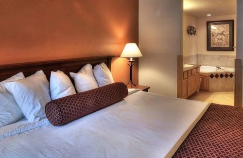 Peak 9 Complejo | Grand Timber Lodge- 1 Bedroom and jacuzzi !SKI IN/OUT!