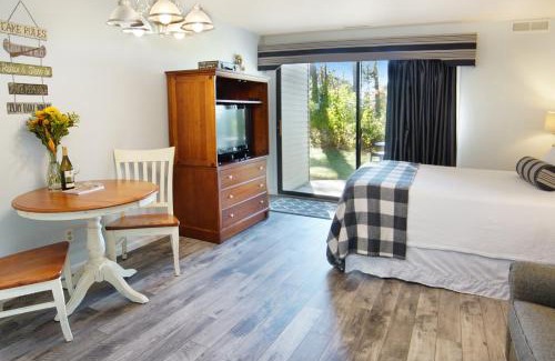 Acme Apartamento | Grand Traverse Bay Waterfront Condo