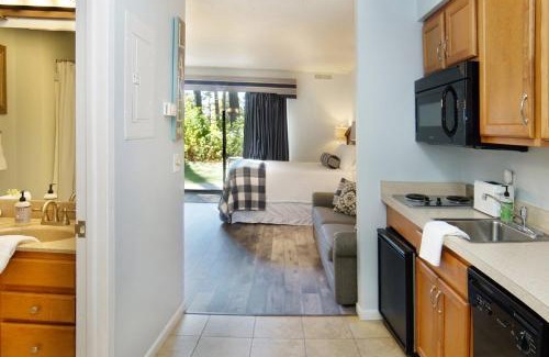 Acme Apartamento | Grand Traverse Bay Waterfront Condo